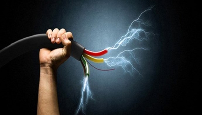 লোহাগাড়ায় বিদ্যুৎস্পৃষ্টে একই পরিবারের ৩ জন আহত