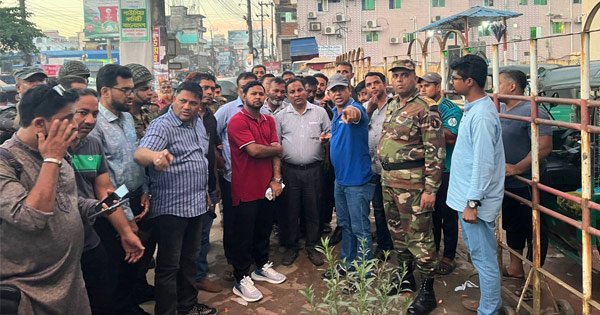 হাটহাজারীতে ফুটপাত দখলের বিরুদ্ধে অভিযান, জরিমানা