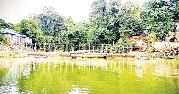 একই জায়গায় দুটি ব্রিজেও কমেনি দুর্ভোগ