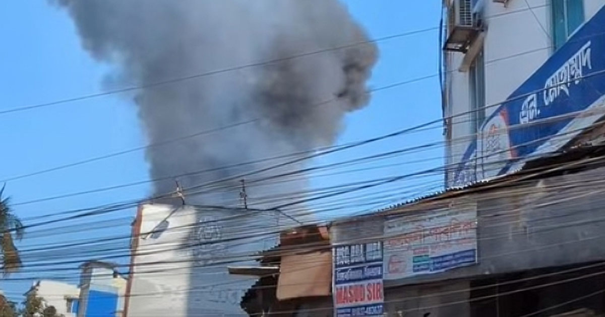 চট্টগ্রামে আগুনে পুড়ল ভাঙারির দোকান