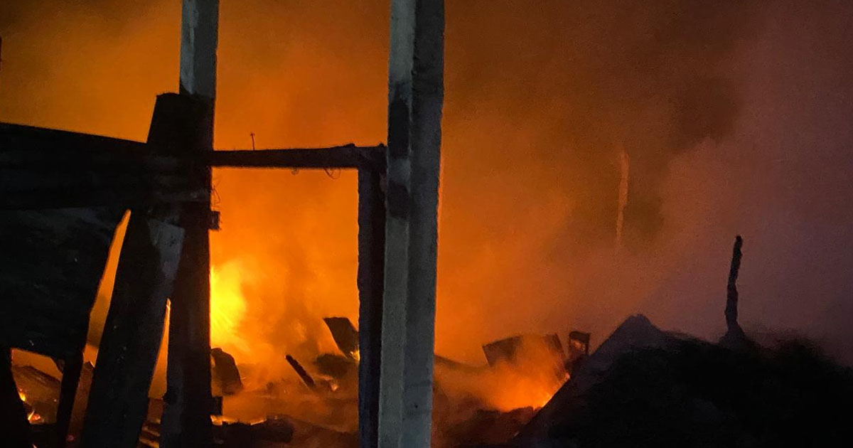 রাঙ্গুনিয়ায় মধ্যরাতে শর্ট সার্কিটের আগুনে পুড়ল ৫ বসতঘর