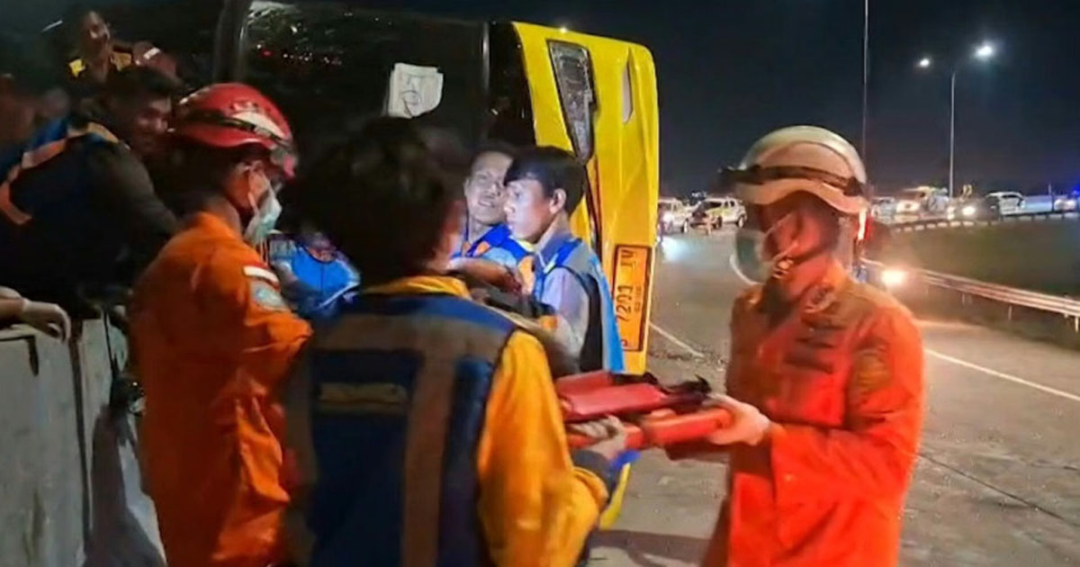 ইন্দোনেশিয়ায় বাস দুর্ঘটনায় নিহত ১৬