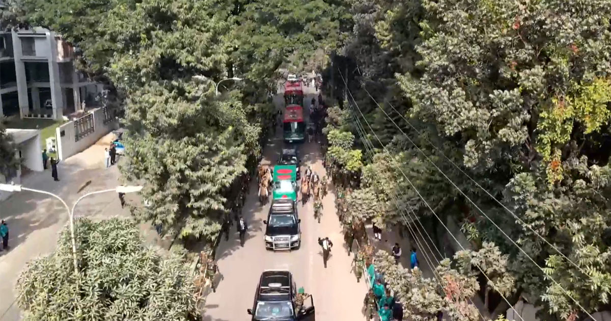 মানিক মিয়া অ্যাভেনিউয়ের পথে খালেদা জিয়ার কফিন