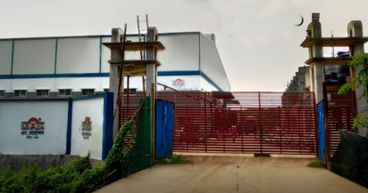 সাধারণ ছুটির দিনেও চালু এন মোহাম্মদ প্ল্যাস্টিক কারখানা