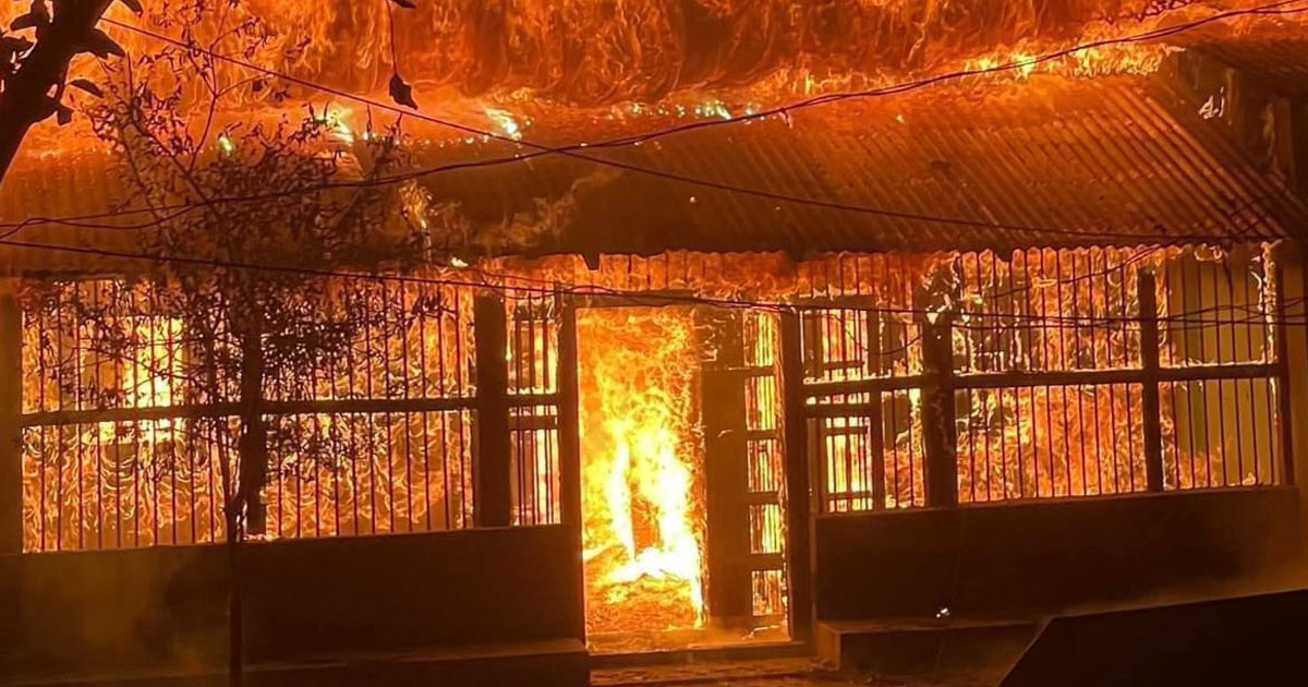 ফটিকছড়িতে দুইশ বছরের পুরনো জমিদার বাড়িতে আগুন