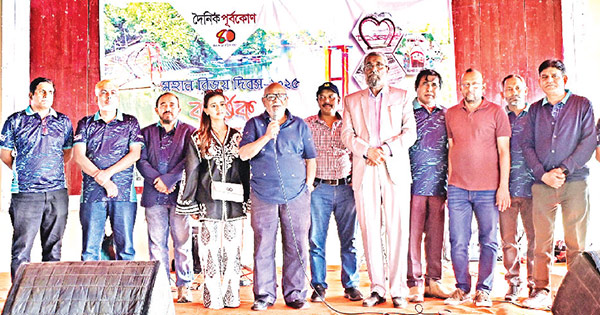 পাহাড়-হ্রদের কোলে প্রাণের মেলা