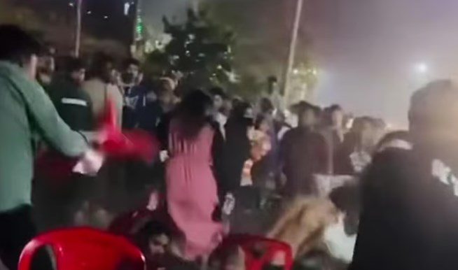 সিআরবির মেলায় দুই নারীকে চেয়ার দিয়ে বেধড়ক পেটালো যুবক, ভিডিও ভাইরাল