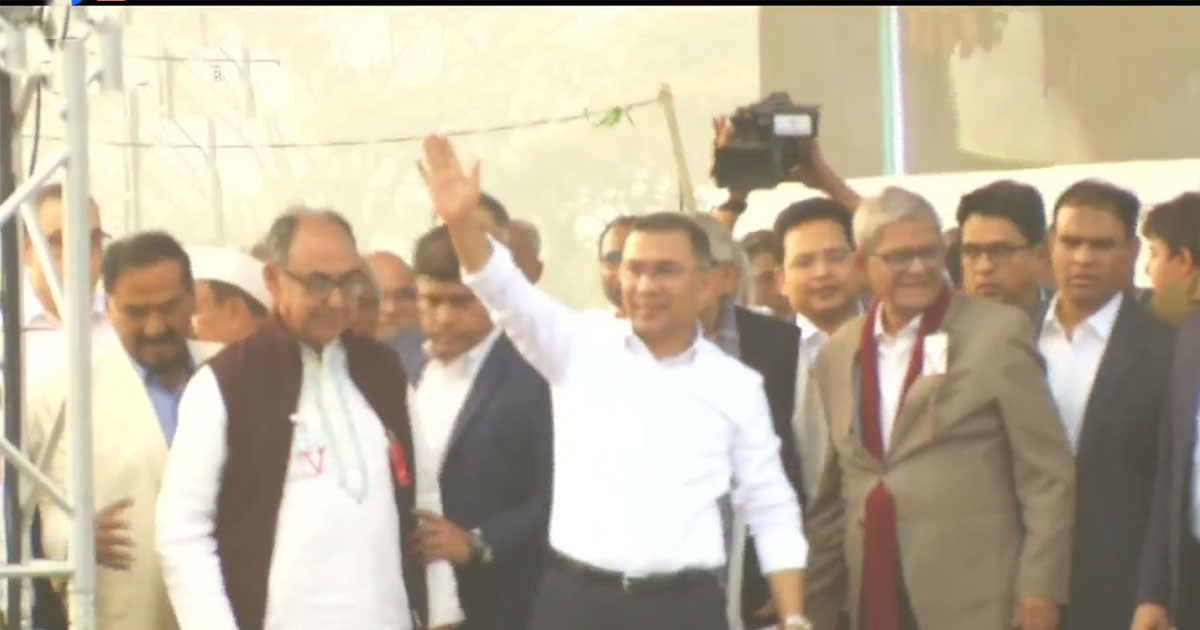 গণসংবর্ধনা মঞ্চে তারেক রহমান