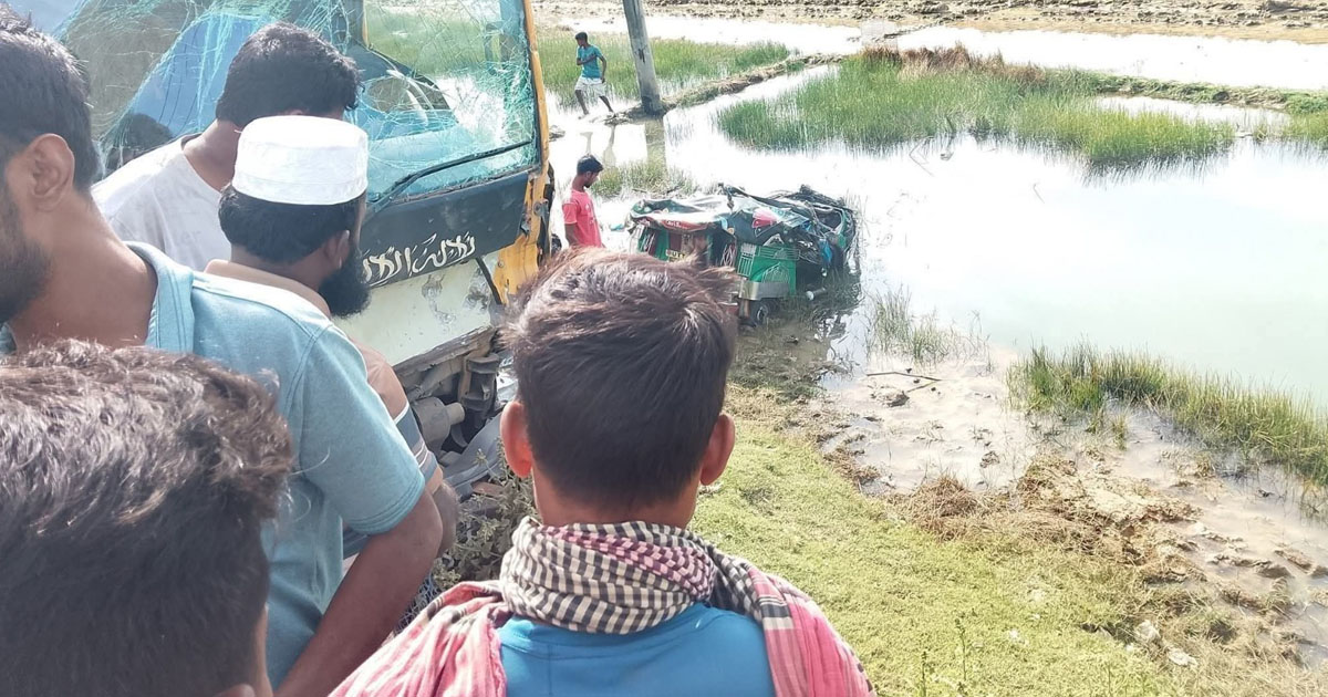 টেকনাফে ট্রাক-অটোরিকশার সংঘর্ষে চালকসহ নিহত ২