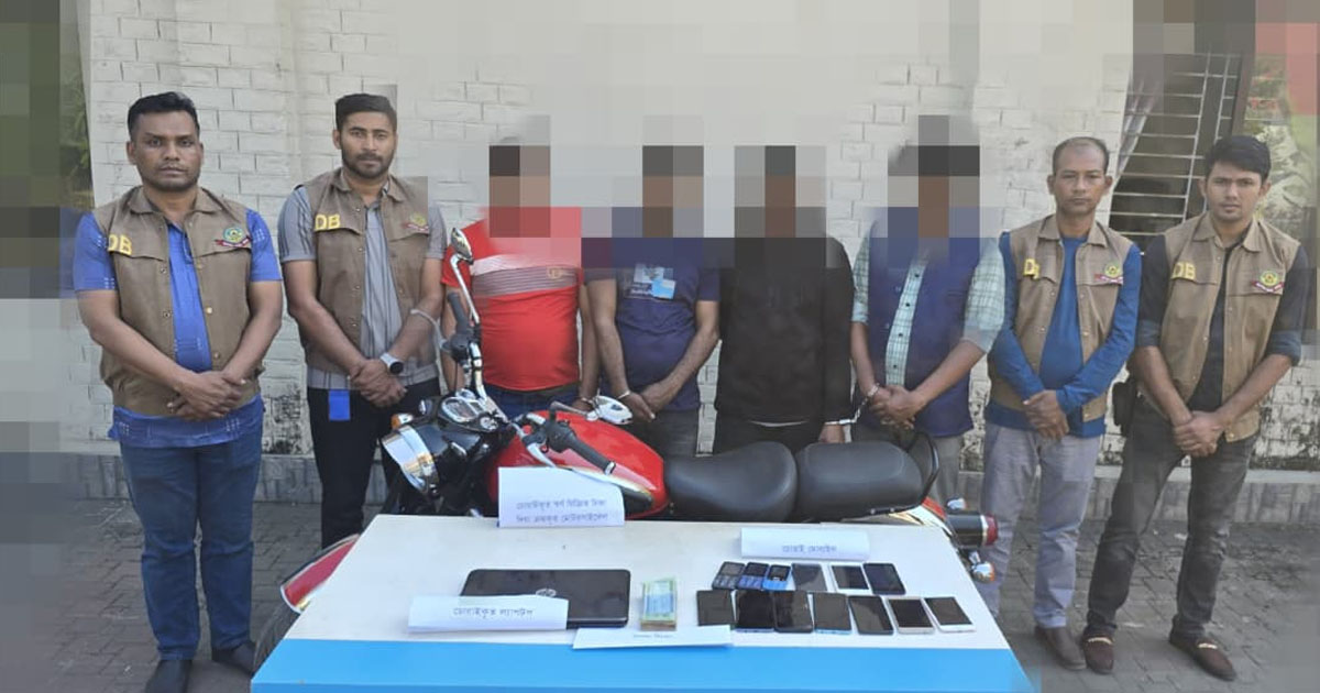 চট্টগ্রামে বাসা থেকে ২০ ভরি স্বর্ণালঙ্কার ও ল্যাপটপ চুরি, গ্রেপ্তার ৪