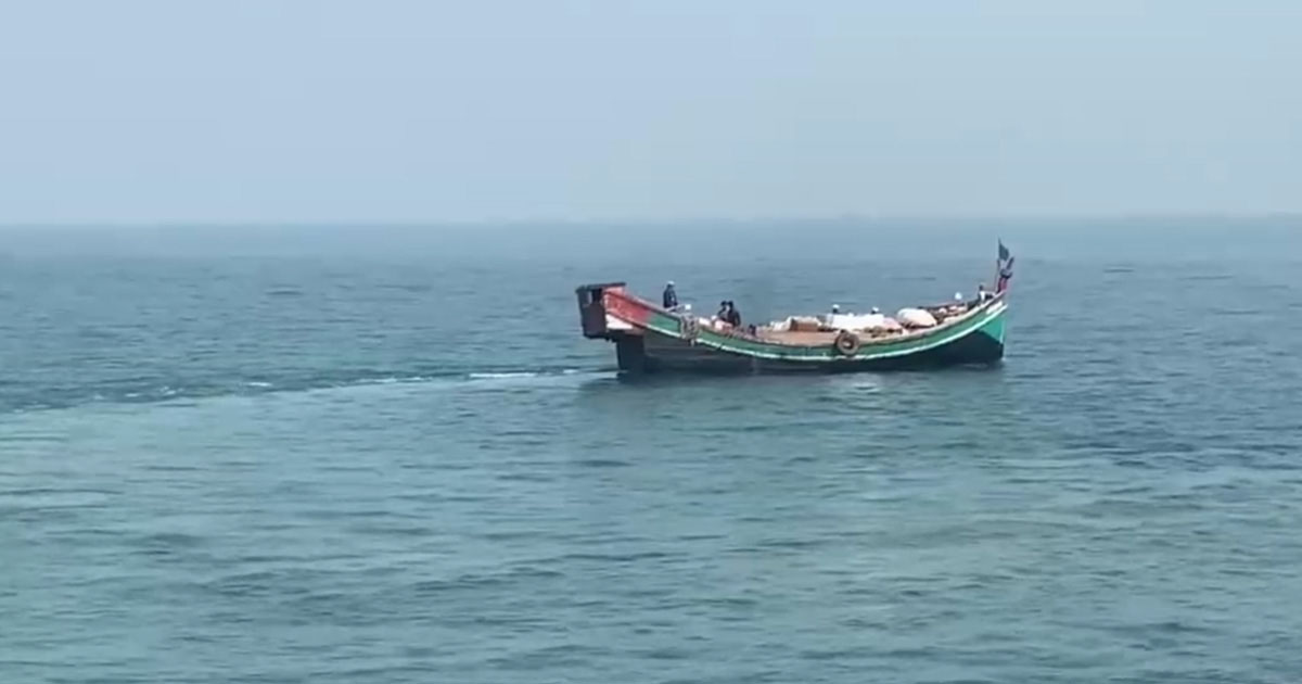 টেকনাফে ফের ৬ জেলেকে ধরে নিয়ে গেছে আরাকান আর্মি