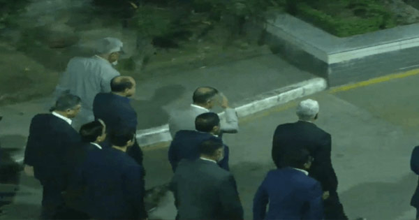 মা কে দেখতে এভারকেয়ার হাসপাতালে তারেক রহমান