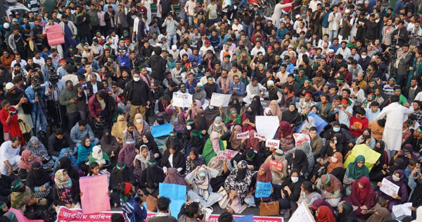 চট্টগ্রামে হাদি হত্যার বিচার দাবিতে ইনকিলাব মঞ্চের অবস্থান কর্মসূচি