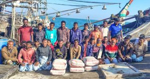 মায়ানমারে পাচারকালে সিমেন্টবোঝাই ৩টি বোটসহ আটক ৩০