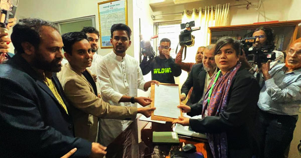 ঢাকা-১০ আসনে মনোনয়ন ফরম সংগ্রহ করলেন আসিফ মাহমুদ