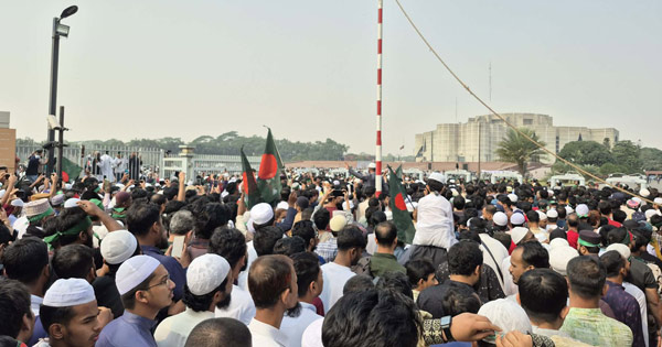 হাদির জানাজায় লাখো মানুষের ঢল