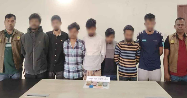 চট্টগ্রামে মাদক ও ছিনতাই চক্রের ৭ সদস্য গ্রেপ্তার