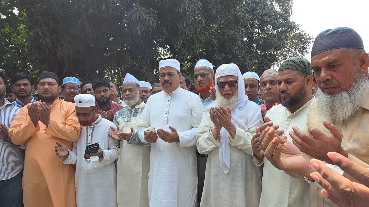 জেয়ারতের মধ্য দিয়ে শুরু হলো আসলাম চৌধুরীর প্রচারণা