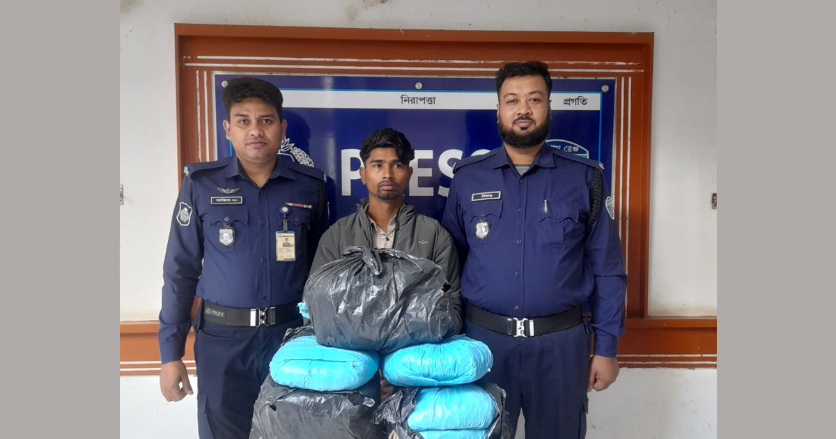 সাতকানিয়ায় ১১ কেজি গাঁজাসহ ‘ব্যবসায়ী’ গ্রেপ্তার