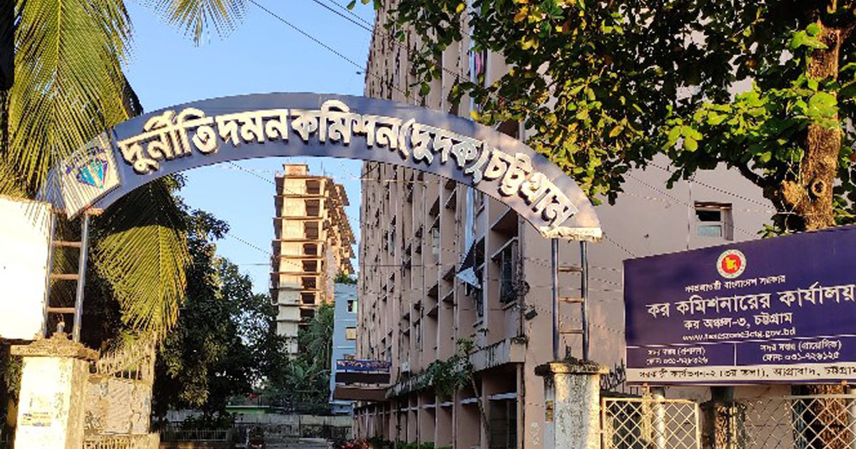 চসিকের সাবেক কাউন্সিলর সুমন ও স্ত্রীর বিরুদ্ধে দুদকের দুই মামলা