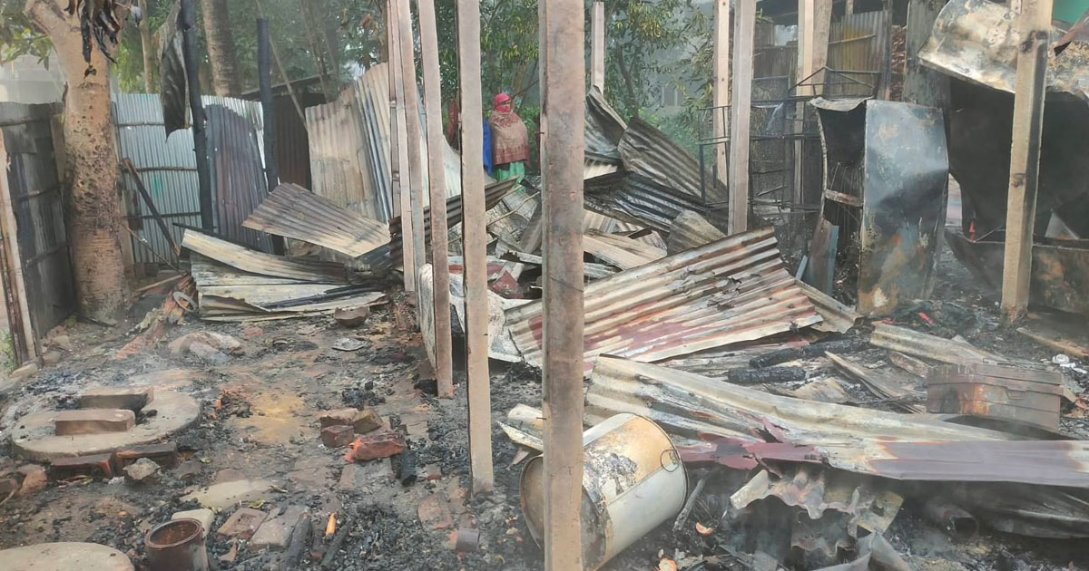 ফটিকছড়িতে আগুনে পুড়ল ৬ বসতঘর