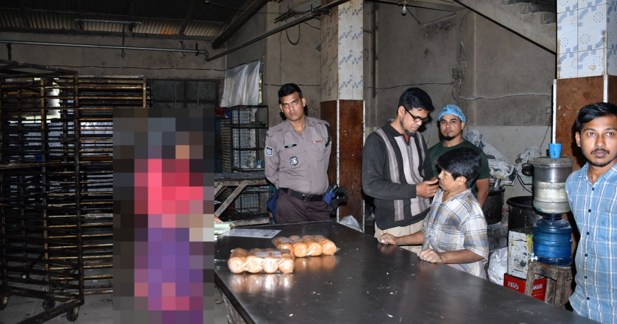 চট্টগ্রামে ইঁদুরের বিষ্ঠার উপরে খাবার, হাসান বেকারিকে ৮০ হাজার টাকা জরিমানা