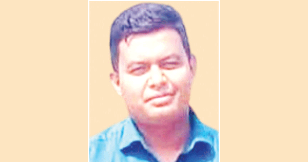 সরকারি কর্মকর্তা আত্মগোপনে