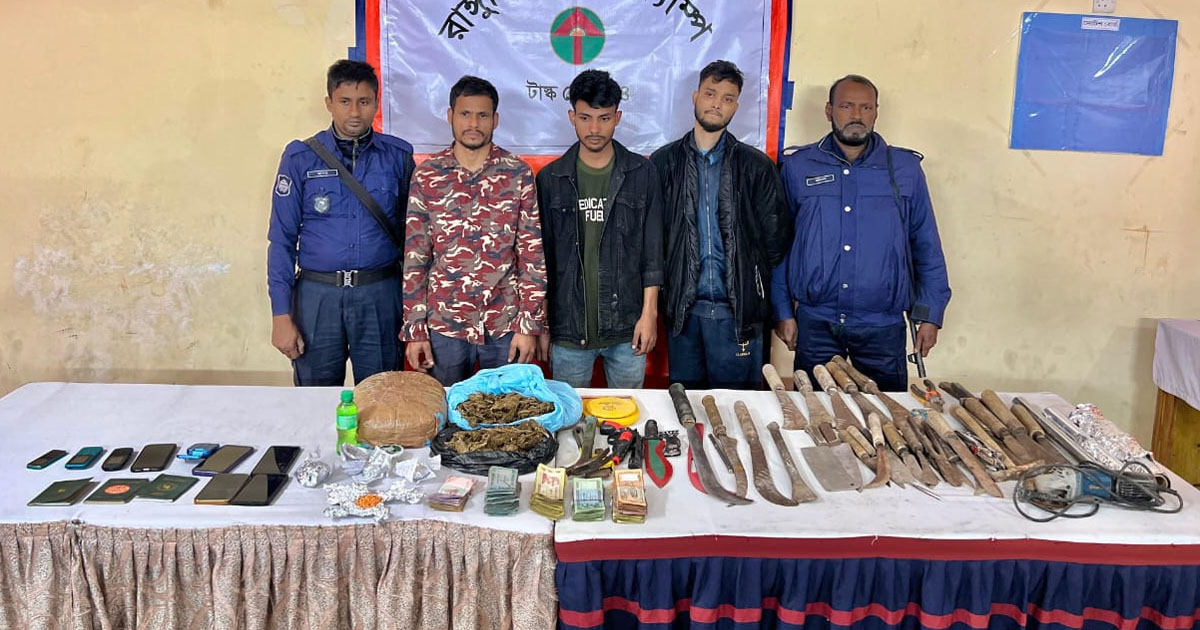 রাঙ্গুনিয়ায় যৌথ বাহিনীর অভিযানে অপহৃত যুবক উদ্ধার, অস্ত্র-মাদক জব্দ