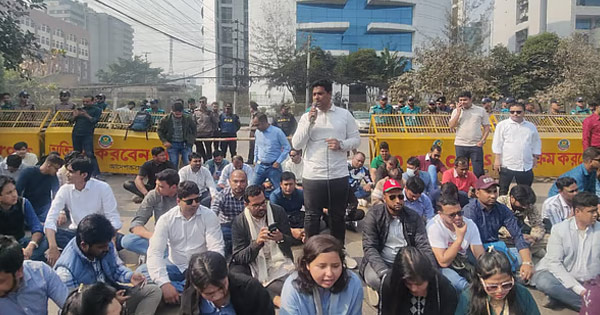 তিন ইস্যুতে ছাত্রদলের ইসি ঘেরাও কর্মসূচি চলছে
