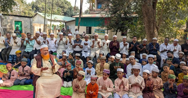 বেগম খালেদা জিয়ার আত্মার মাগফেরাত কামনায় চট্টগ্রামে নিয়াজ মোহাম্মদ খানের উদ্যোগে দোয়া ও জিয়াফত