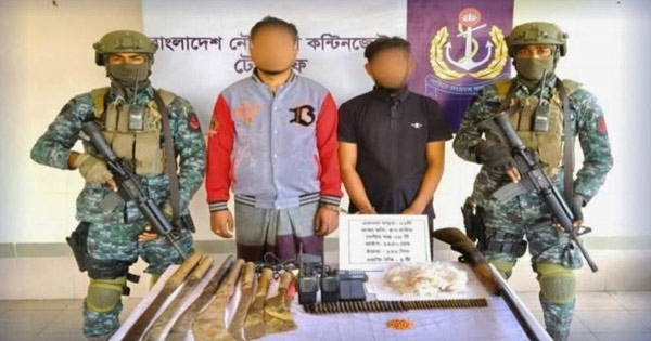 টেকনাফে ৬ কোটি টাকার মাদক ও অস্ত্রসহ আটক ২