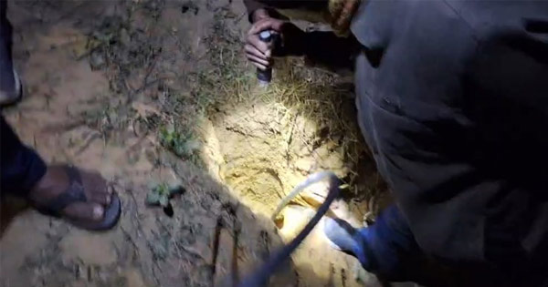 রাউজানে গভীর নলকূপের গর্তে পড়ে গেছে শিশু