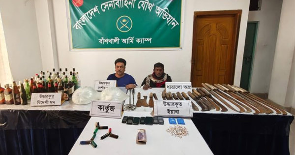 বাঁশখালীতে সেনা অভিযানে অস্ত্র ও মাদকসহ গ্রেপ্তার ৪