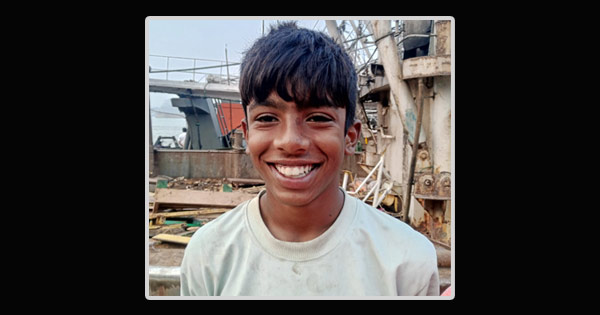 জাহাজে মাছ খালাসের সময় কর্ণফুলী নদীতে পড়ে শ্রমিক নিখোঁজ