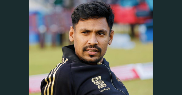 আলোচনার মাঝেই ফুরফুরে মেজাজে মুস্তাফিজুর