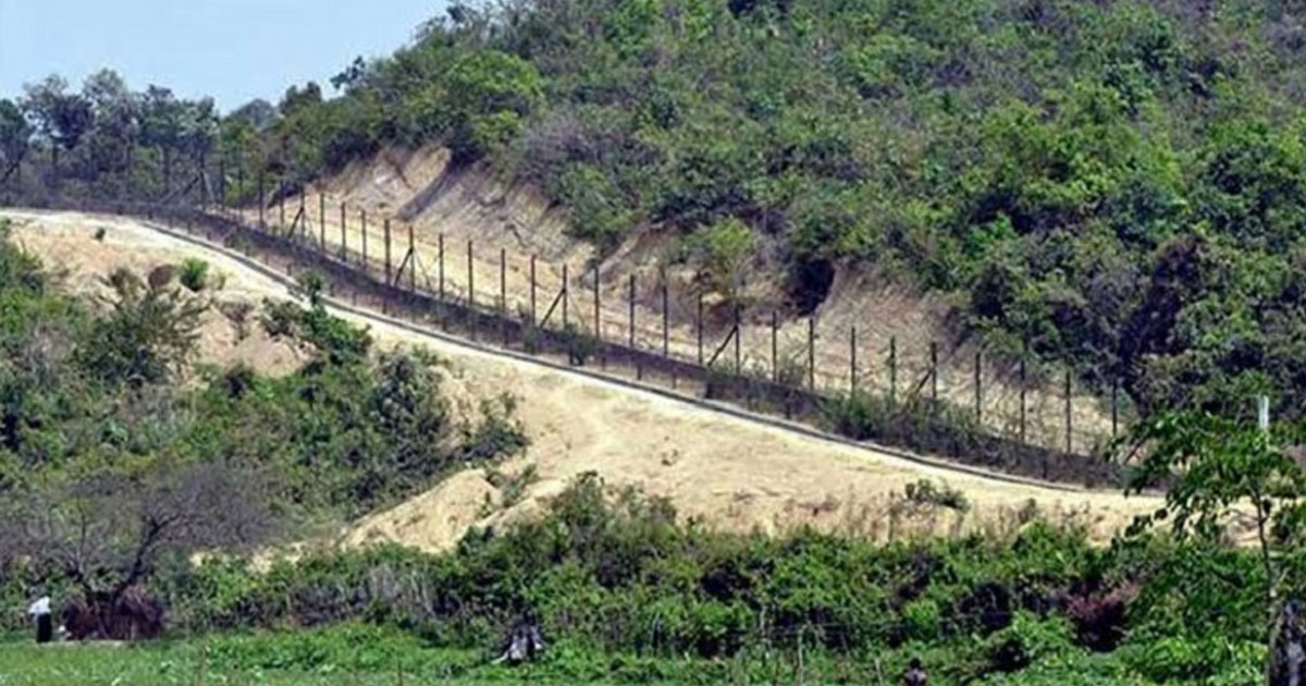 নাফ নদীর ওপারে সংঘর্ষে কাঁপছে টেকনাফ: সীমান্তে সতর্ক বিজিবি