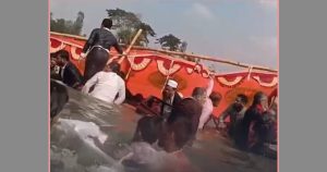 রাঙ্গুনিয়ায় কর্ণফুলীতে বোট দুর্ঘটনা: প্রাণে বাঁচলেন শতাধিক যাত্রী