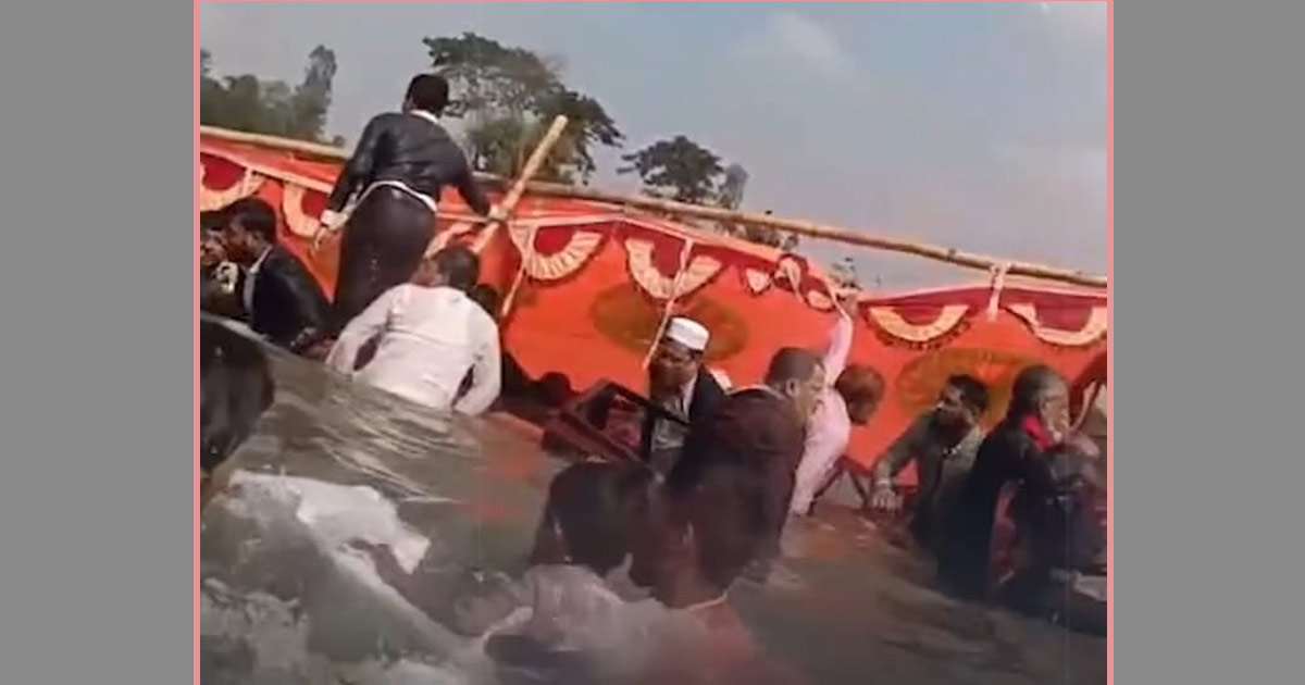 রাঙ্গুনিয়ায় কর্ণফুলীতে বোট দুর্ঘটনা: প্রাণে বাঁচলেন শতাধিক যাত্রী