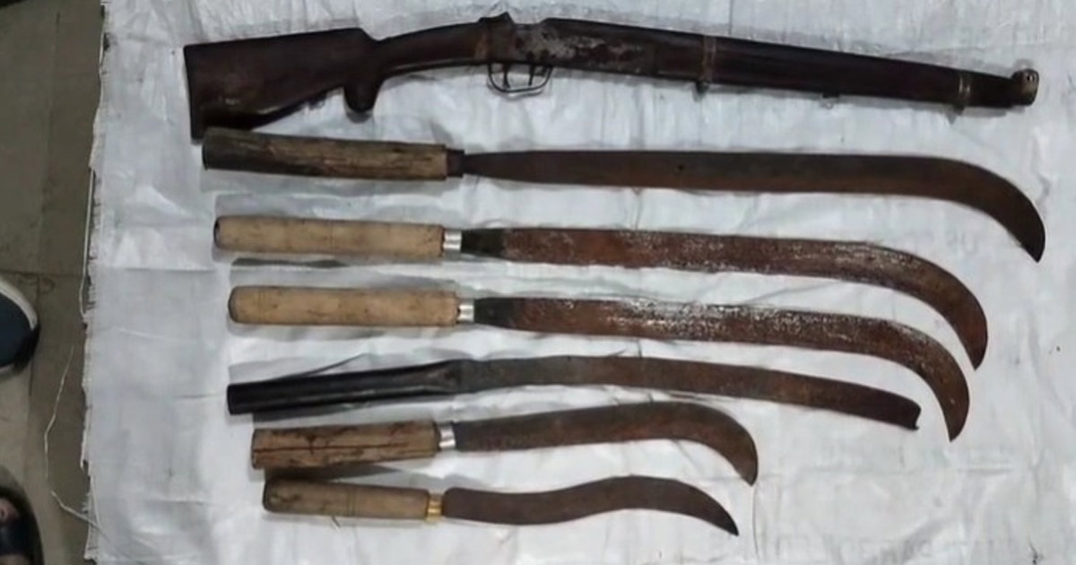 ফটিকছড়িতে বন্দুকসহ দেশীয় অস্ত্র উদ্ধার