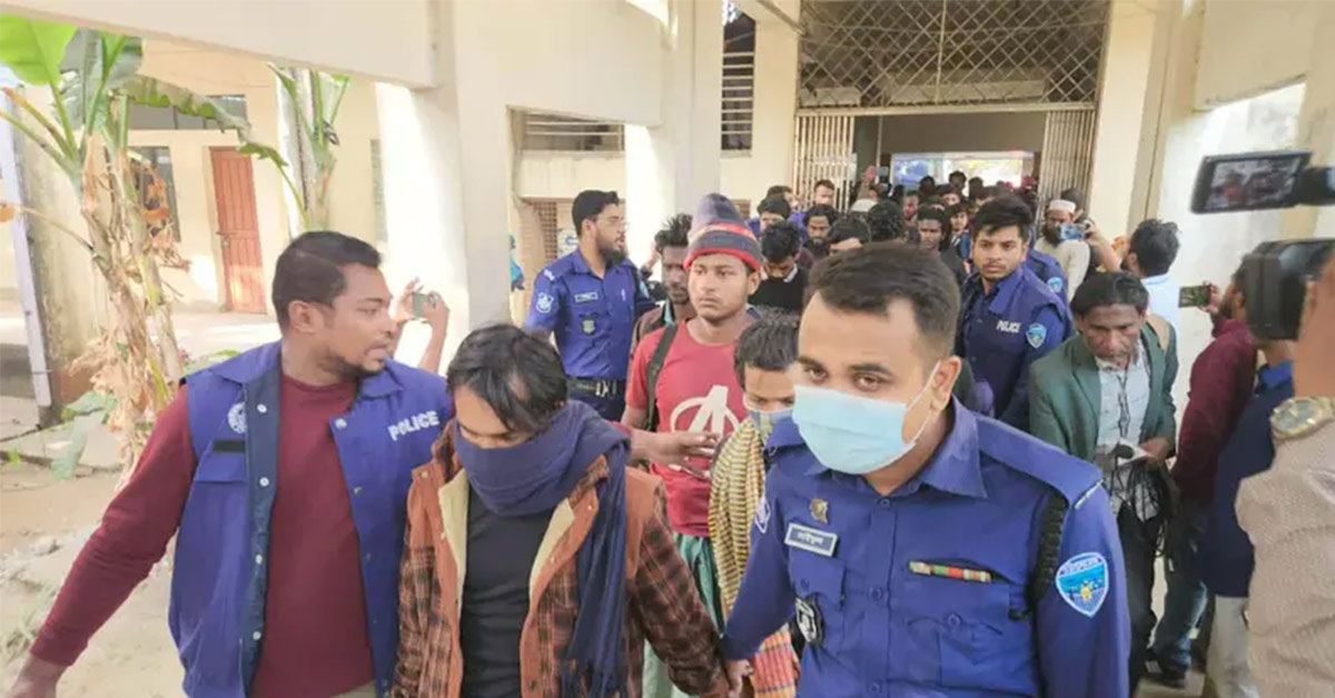 রাখাইনে যুদ্ধের উত্তাপ টেকনাফে: অনুপ্রবেশকারী ৫২ জন রোহিঙ্গা কারাগারে