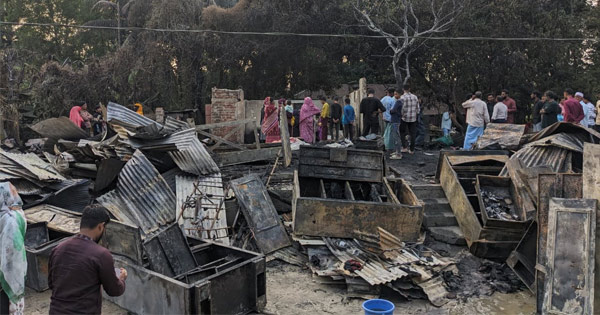 চুলার আগুনে মিরসরাইয়ে ৪ বসতঘর পুড়ে ছাই