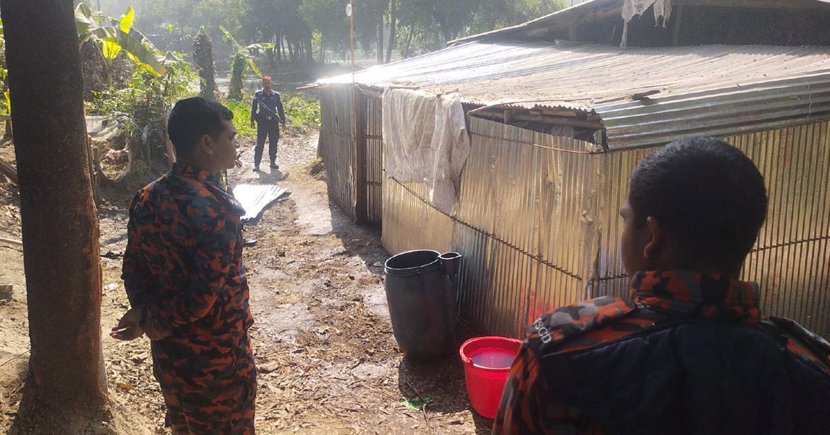 মিরসরাইয়ে পাইপলাইন কেটে তেল চুরি