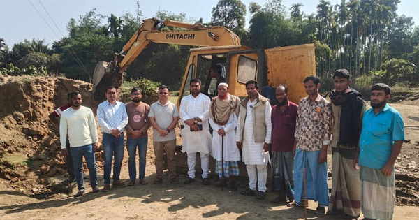 অবৈধভাবে মাটি কাটায় অভিযান: এস্কেভেটর অচল, জব্দ ৪ ট্রাক