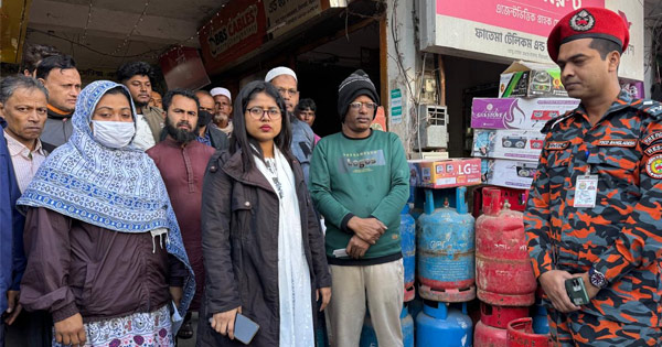 মিরসরাইয়ে অবৈধ গ্যাস সিলিন্ডার সংরক্ষণ ও বিক্রি, ৬৮ হাজার টাকা জরিমানা