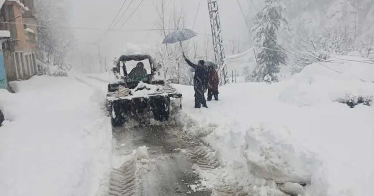 পাকিস্তানে তুষারধসে ৯ জনের মৃত্যু