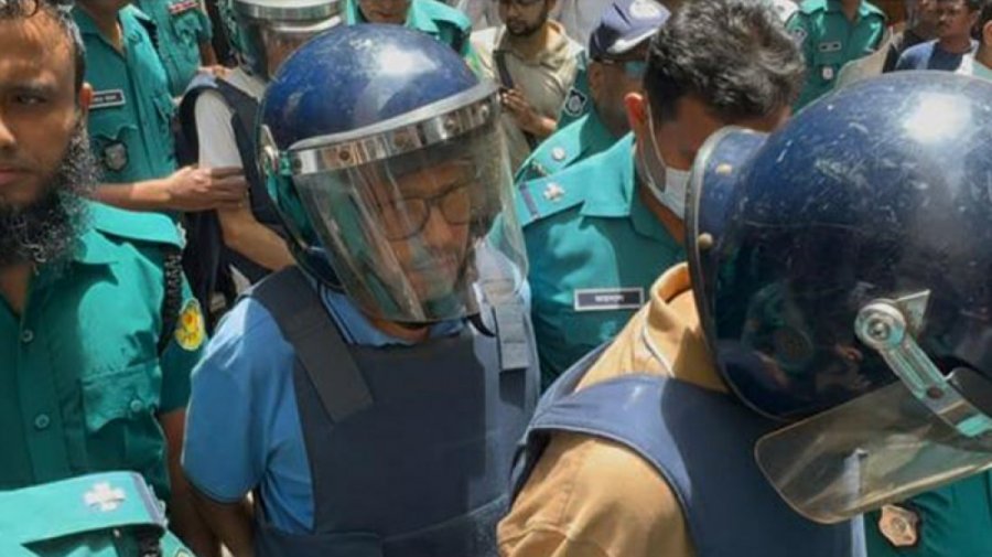 আদালত প্রাঙ্গণে পলককে ডিম নিক্ষেপ ইনকিলাব মঞ্চের