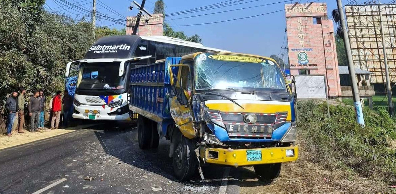 চকরিয়ায় বাস-পিকআপ সংঘর্ষে আহত ২