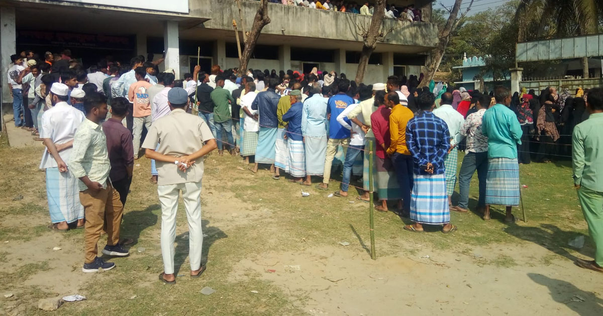 কক্সবাজারে শান্তিপূর্ণ পরিবেশে চলছে ভোটগ্রহণ