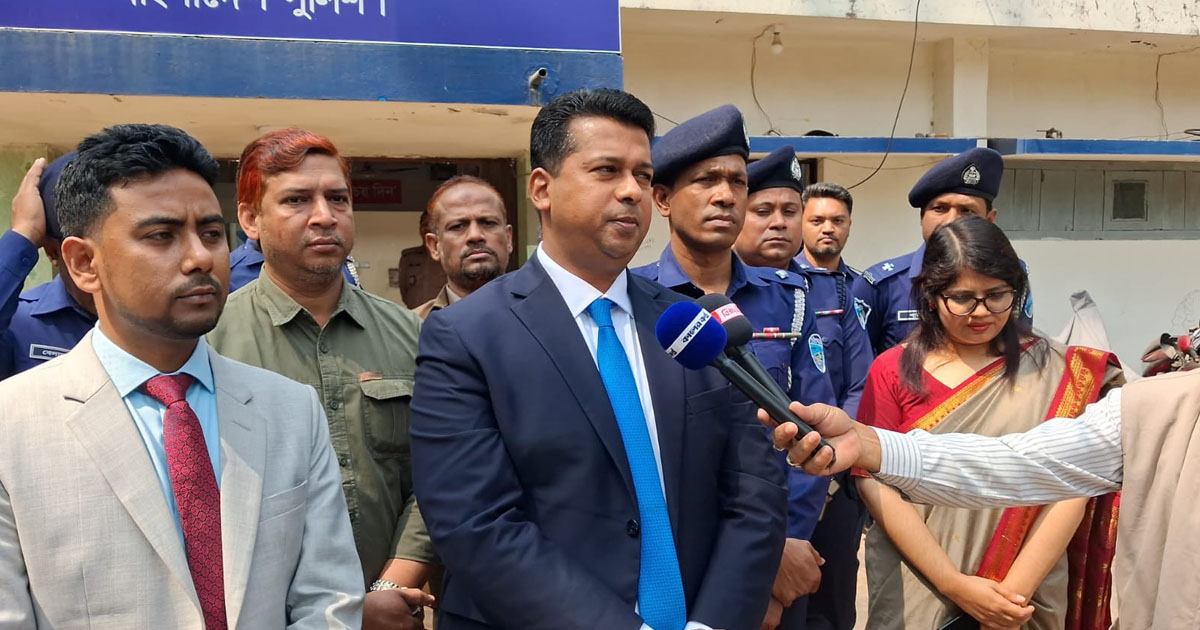 কোনো সন্ত্রাস, চাঁদাবাজি বা সিন্ডিকেট নতুন বাংলাদেশে চলবে না: জেলা প্রশাসক