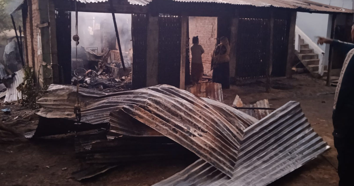 কাপ্তাইয়ে আগুনে পুড়ল ৩ দোকান, ক্ষতি ১২ লাখ